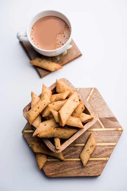 Namakpare or Salty Shakarpara, shakarpare or namkeen Shankarpali, popular diwali food or tea-time snack from Gujarat, India