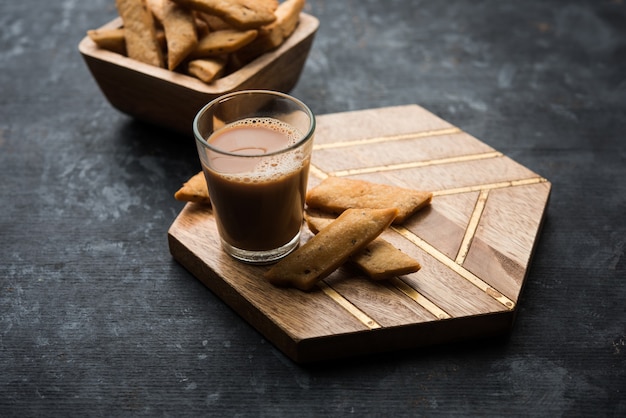 Namakpare or Salty Shakarpara, shakarpare or namkeen Shankarpali, popular diwali food or tea-time snack from Gujarat, India