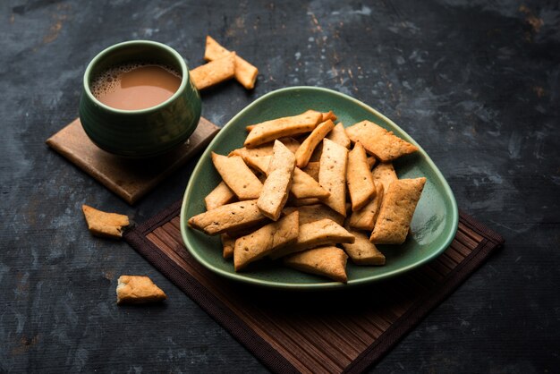 Namakpare or Salty Shakarpara, shakarpare or namkeen Shankarpali, popular diwali food or tea-time snack from Gujarat, India