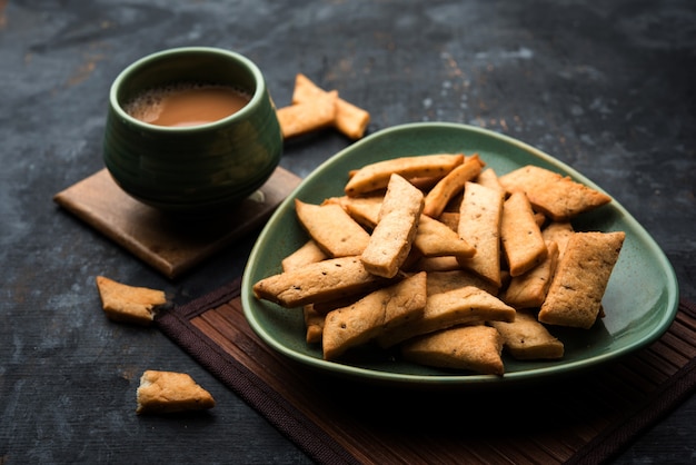 Namakpare or Salty Shakarpara, shakarpare or namkeen Shankarpali, popular diwali food or tea-time snack from Gujarat, India