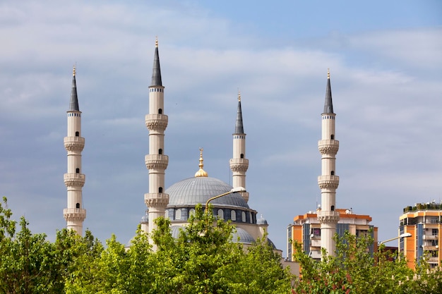 Namazgjah-moskee in Tirana, Albanië