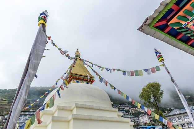 네팔 히말라야 쿰부 지역 에베레스트베이스 캠프로가는 Namche Bazaar 마을.