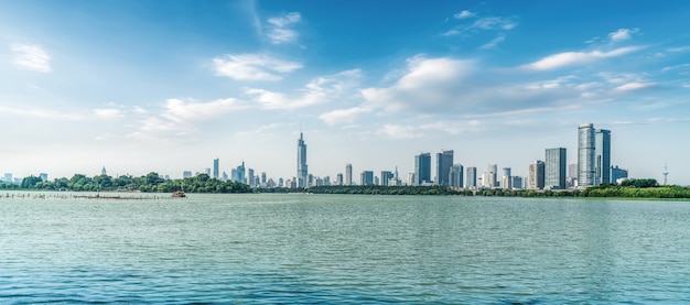 Нанкин-Лейк-Парк и Городская Архитектура Пейзаж Skyline