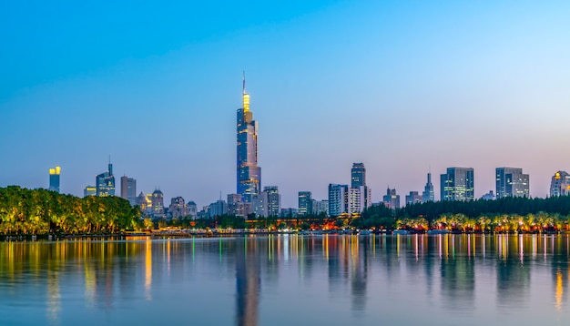 Nanjing Xuanwu Lake Financial District gebouw landschap nacht zicht en skyline van de stad