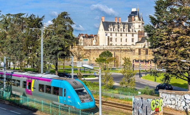写真 ナント フランス 2017年4月14日 地元の列車とブレタニーの公爵の城