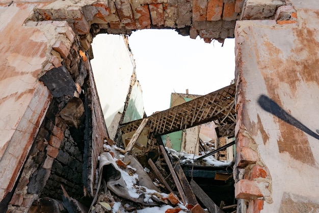 Naoorlogs landschap Vernietigd gebouw Oorlogsruïnes Vernietigde stad na het bombardement Dode stad Gebombardeerde gebouwen Puin gebouwen Oorlogsvernietiging