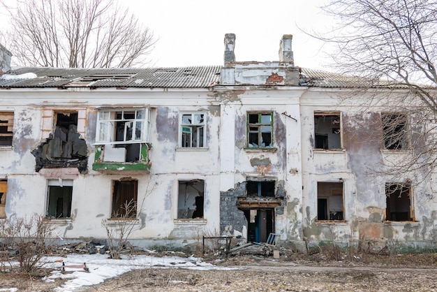 Naoorlogs landschap Vernietigd gebouw Oorlogsruïnes Vernietigde stad na het bombardement Dode stad Gebombardeerde gebouwen Puin gebouwen Oorlogsvernietiging