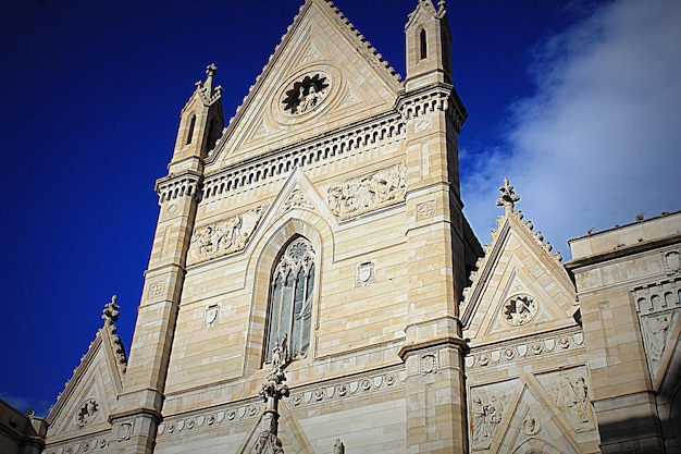 Неапольский собор главная церковь Неаполя Италия