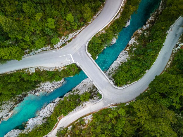 Il ponte di napoleone sulla valle del fiume soca in slovenia