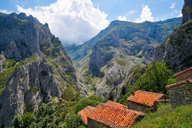 Naranjo de Bulnes piek Urriellu in Picos de Europa