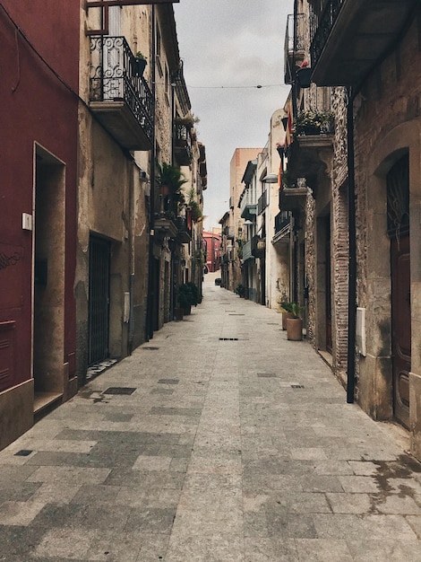 Photo narrow alley amidst buildings in city