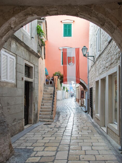 Photo narrow alley amidst buildings in town