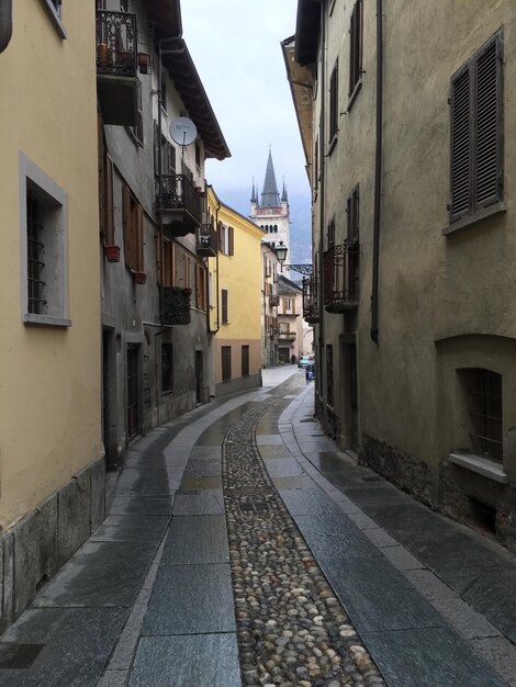 Photo narrow alley in city