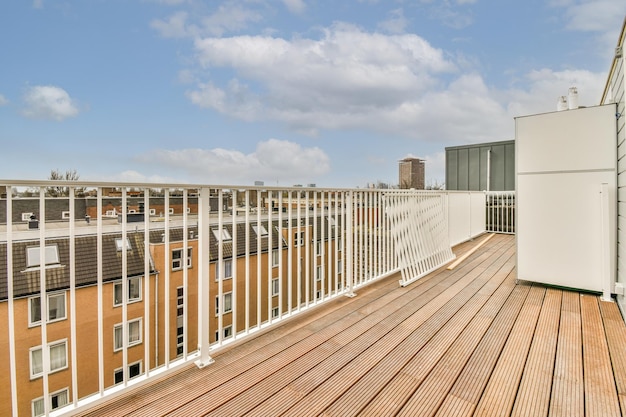 Balcone e porta stretti