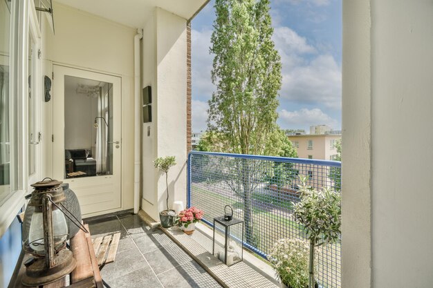 Narrow sitting area in balcony