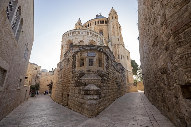 사진 예루살렘의 좁은 돌 거리