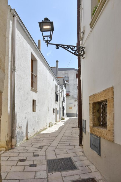 Photo a narrow street among the old houses of irsina in basilicata italy