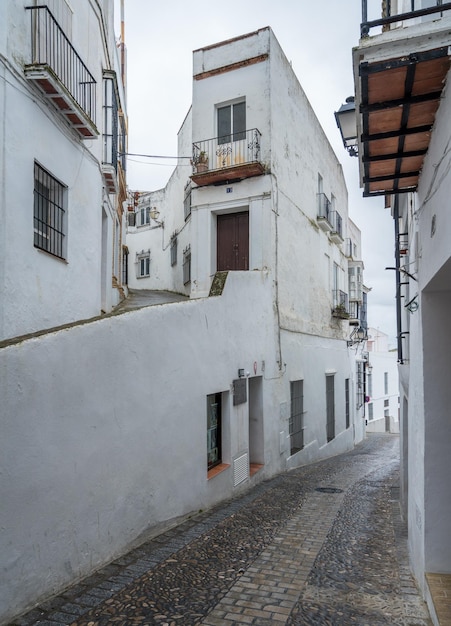 スペイン、カディス近くのアルコスデラフロンテーラの狭い通り