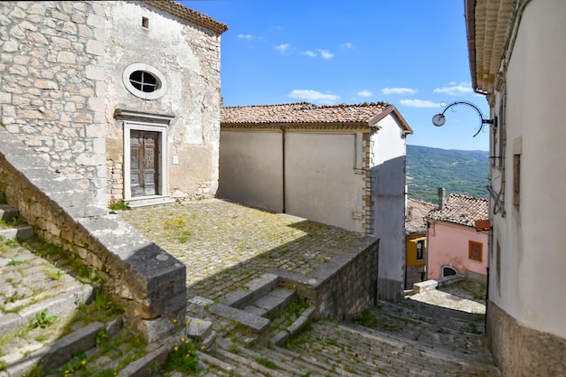 Photo a narrow street between the old houses of morcone a village in campania italy