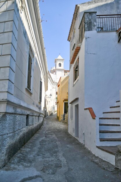 Photo a narrow street in san nicola arcella an old town in the calabria region of italy