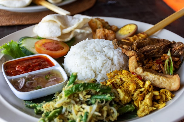 Nasi Campur Bali Bebek Betutu vertalen Balinese Gemengde Eend Rijst Indonesische Balinese keuken