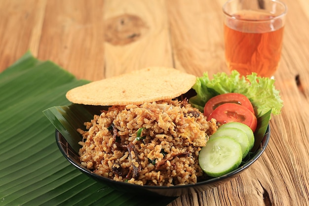 Жареный рис Nasi Goreng Rendang с тушеной говядиной