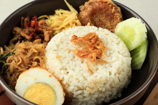 Nasi Uduk met Gebakken Sjalotjes