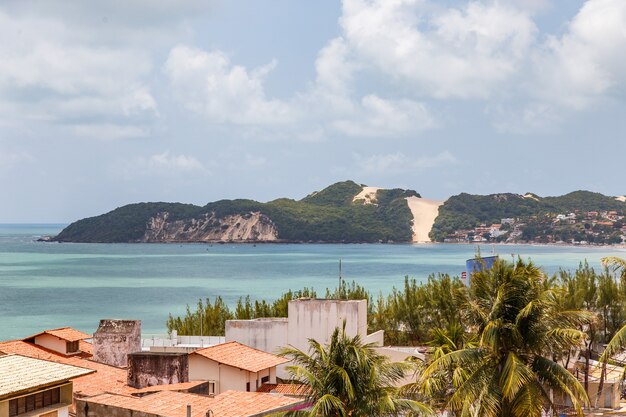 Natal, Rio Grande do Norte, Brazilië - 12 maart 2021: Mooie luchtfoto van de "Morro do Careca" in Natal, Rio Grande do Norte, Brazilië.