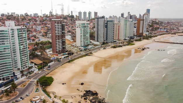 Natal, Rio Grande do Norte, Brazilië - 12 maart 2021: Mooie luchtfoto van de stad Natal, Rio Grande do Norte, Brazilië.