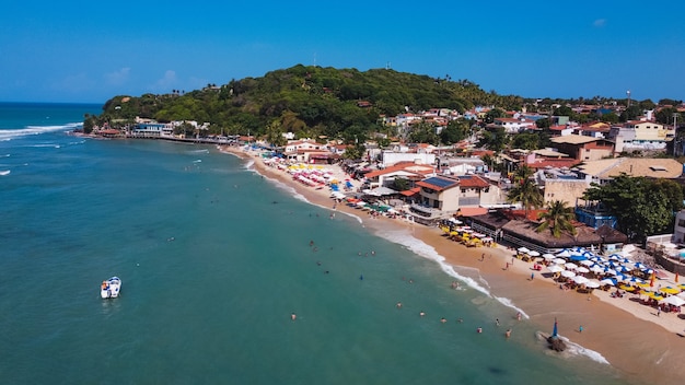 Natal, rio grande do norte, brasile - 12 marzo 2021: spiaggia di pipa a rio grande do norte