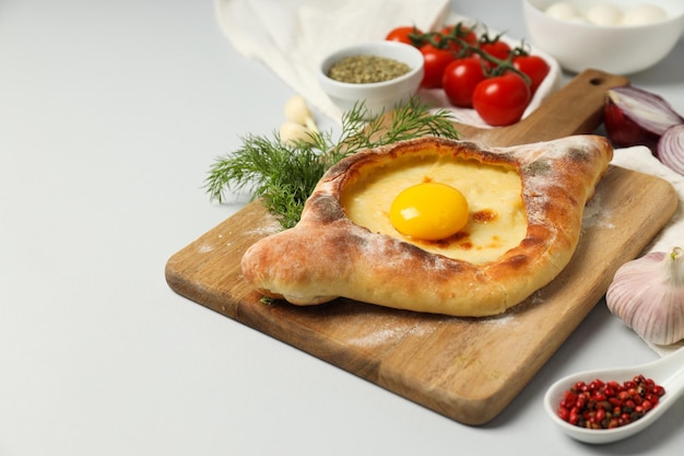 Nationaal Georgisch keukenvoedsel meelproduct Khachapuri