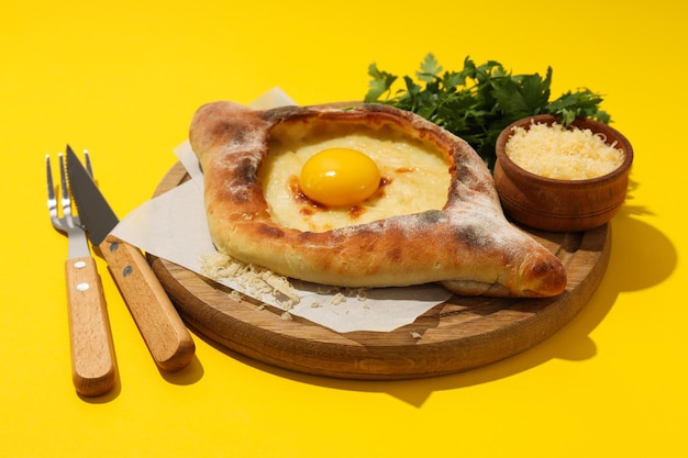 Nationaal Georgisch keukenvoedsel meelproduct Khachapuri