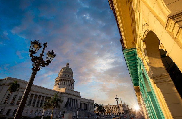 Здание Национального Капитолия Capitolio Nacional de La Habana недалеко от исторического центра Старой Гаваны