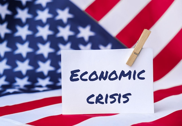 アメリカ合衆国の国旗 アメリカ国旗と紙メモ メッセージ テキスト 経済危機 世界的な飢餓