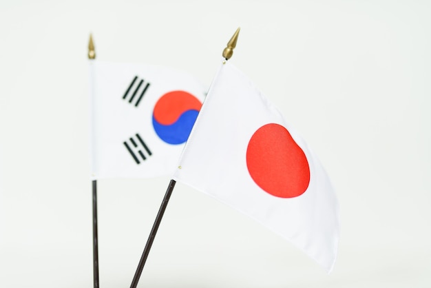 その国のシンボルが描かれた国旗