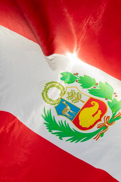 Foto la bandiera nazionale del perù con il simbolo