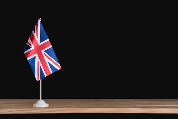 Photo national table flag of uk on black studio