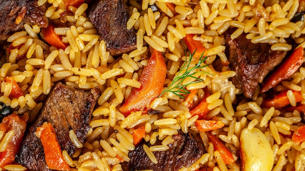 Photo national uzbek pilaf with meat.