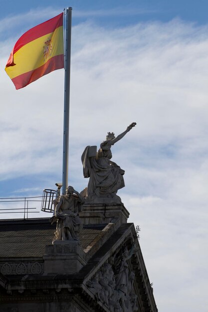 Nationale Bibliotheek in Madrid. Spanje. Spaanse vlag