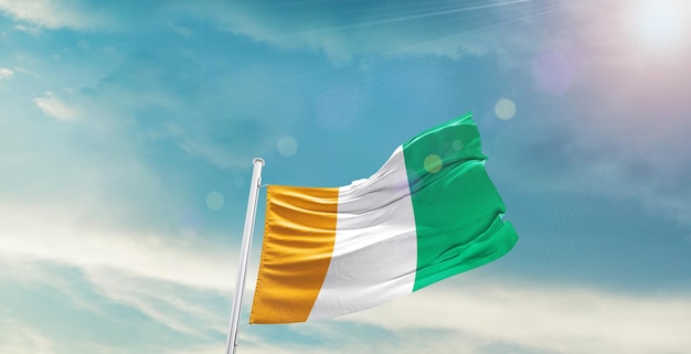 nationale vlag van Ivoorkust met mast