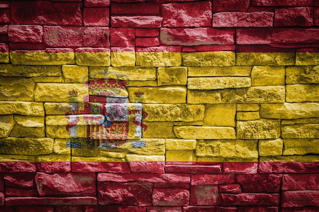 nationale vlag van spanje op stenen muur achtergrond.