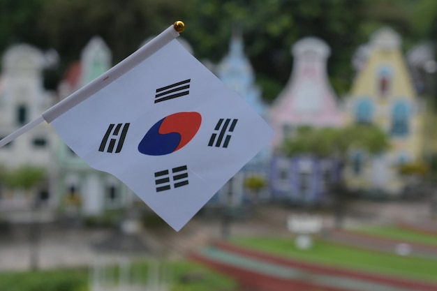 Nationale vlaggen van veel landen opgenomen op 3 augustus 2023 in Rayong Thailand