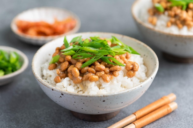 Natto Japanse gefermenteerde sojabonen selectieve focus