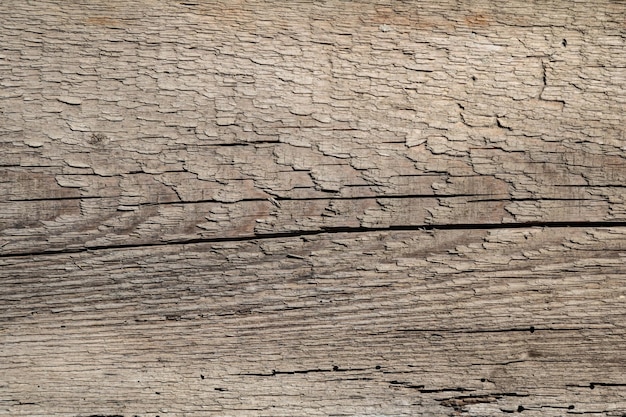 自然な老化した風化した木材のひびの入った表面の質感