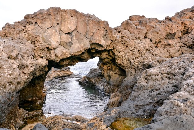 Photo natural arch in the desert