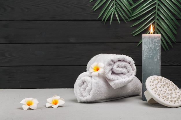 Elementi naturali per spa con candele