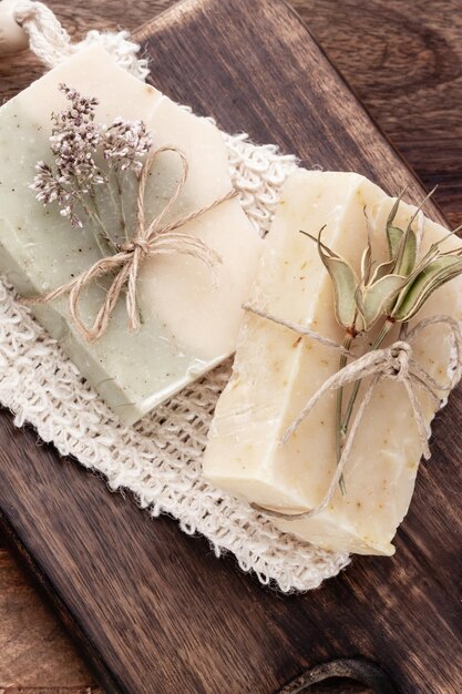 Sapone naturale fatto a mano. saponette bio con estratti vegetali.