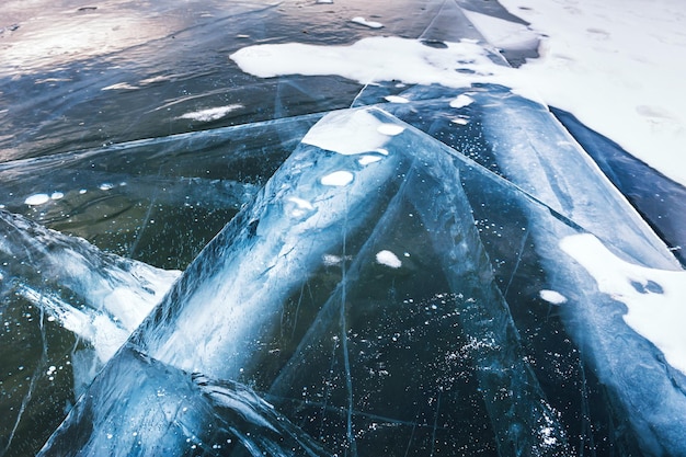 写真 湖の自然の氷。美しい冬の風景