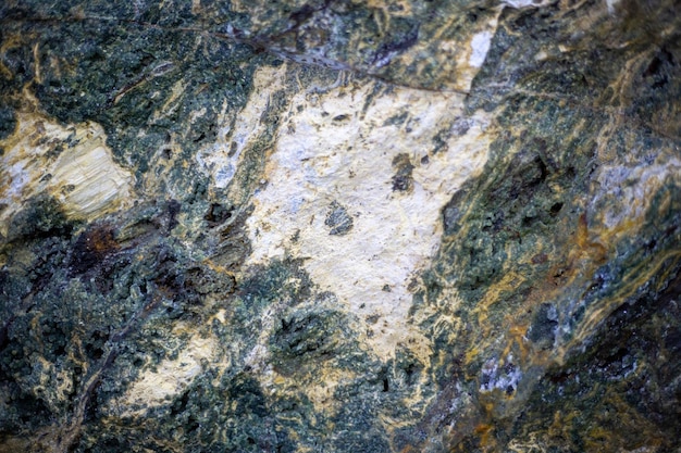 Minerali naturali e pietre sgretolate