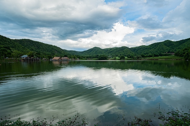 Природный водоем в горах